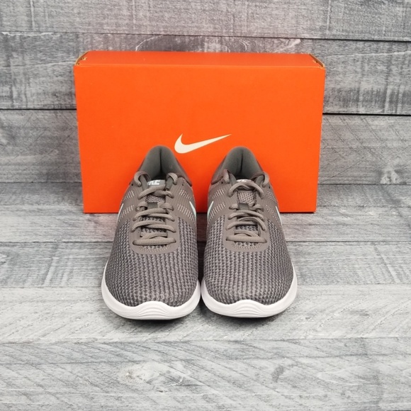 Nike Shoes - New Nike Revolution 4